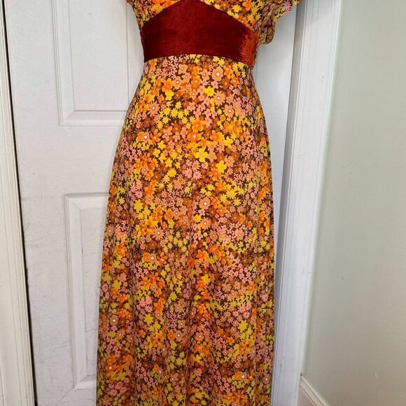 1970s Empire Waist Velvet and Floral Maxi Dress - Picture 6 of 10